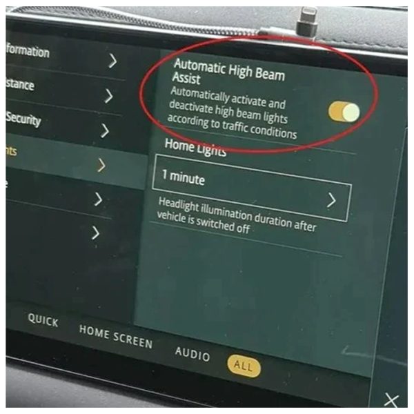 Land Rover DefenderAuto High Beam Assist